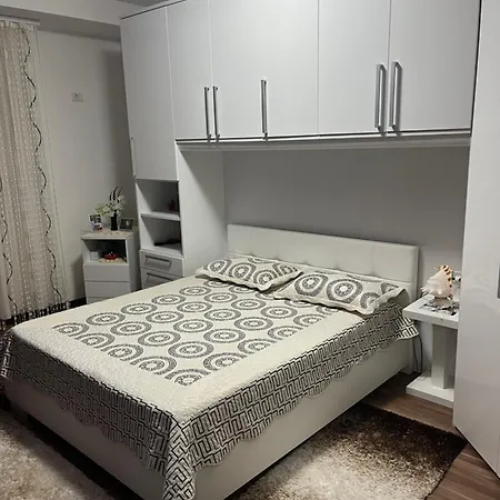 דירה Me Qera